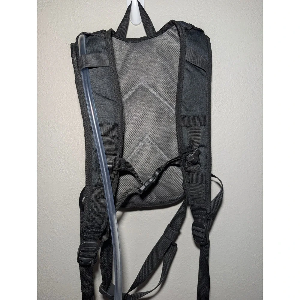 Pulse Hydration Backpack Unisex OS Black Good Active Outdoor Bungee Cord